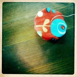 the back side of a yo yo