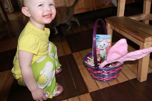 Mae Cake and her Easter basket