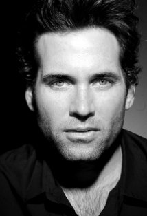 MV5BOTg5MzAyMzU0NV5BMl5BanBnXkFtZTcwNDg4NDQ5Mw@@._V1._SY314_CR12,0,214,314_